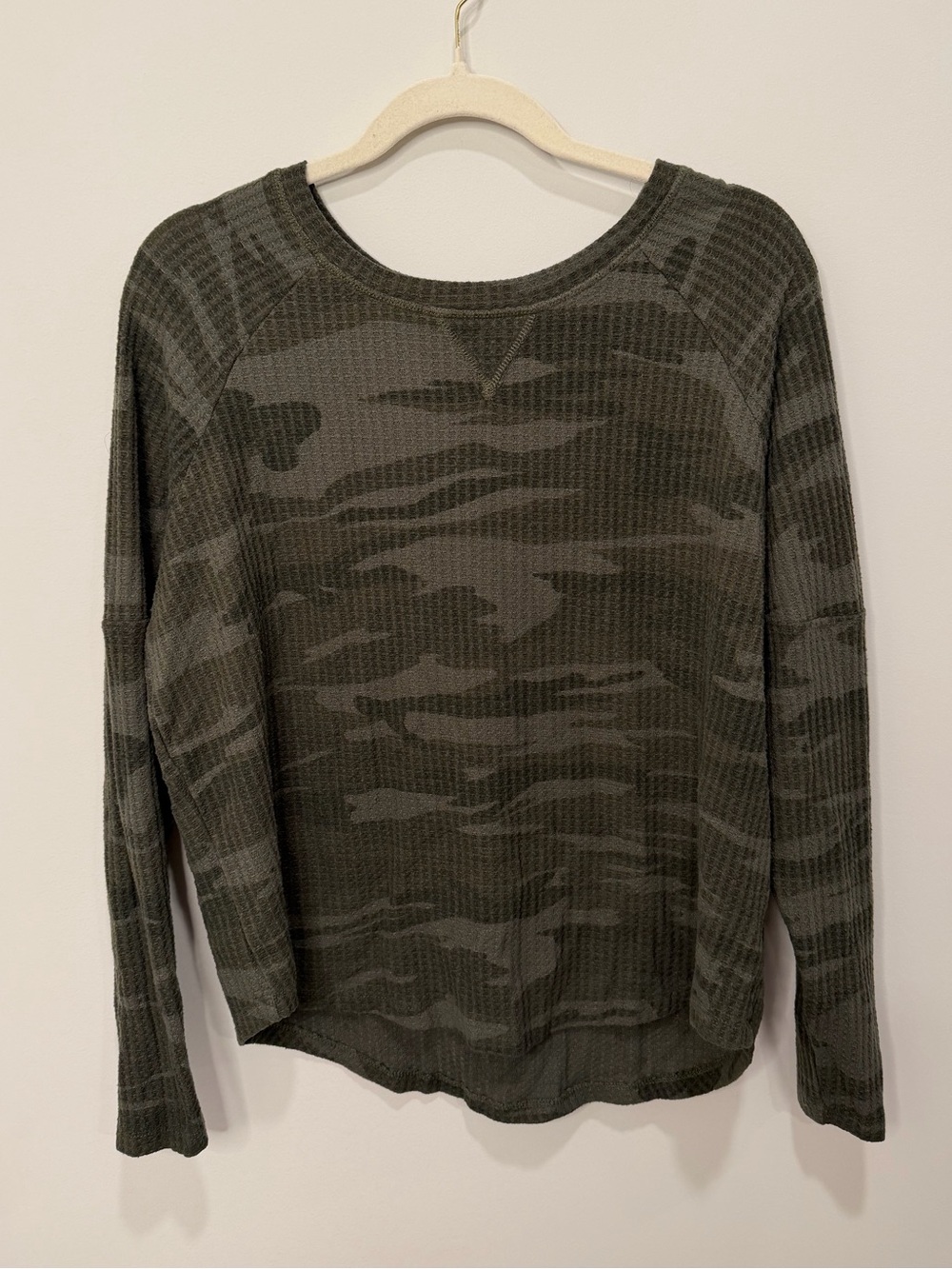 Sweet Romeo Green Camo Waffle Knit Long Sleeve Top Womens Size Medium Camouflage